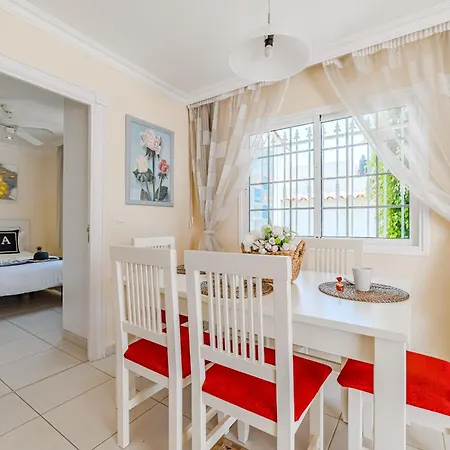 Angel's Poolside فيلة *