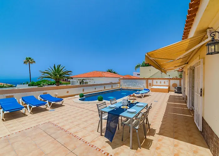 Villa Angel's Poolside Callao Salvaje